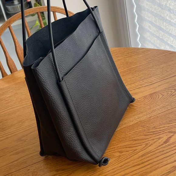 Danier Pebbled Leather Bag - Picture 2 of 5